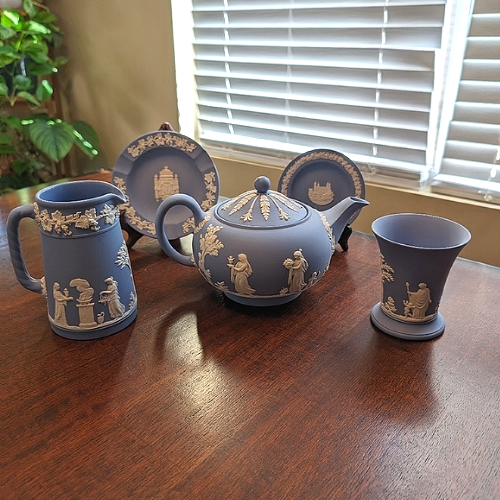 Wedgwood Jasperware set